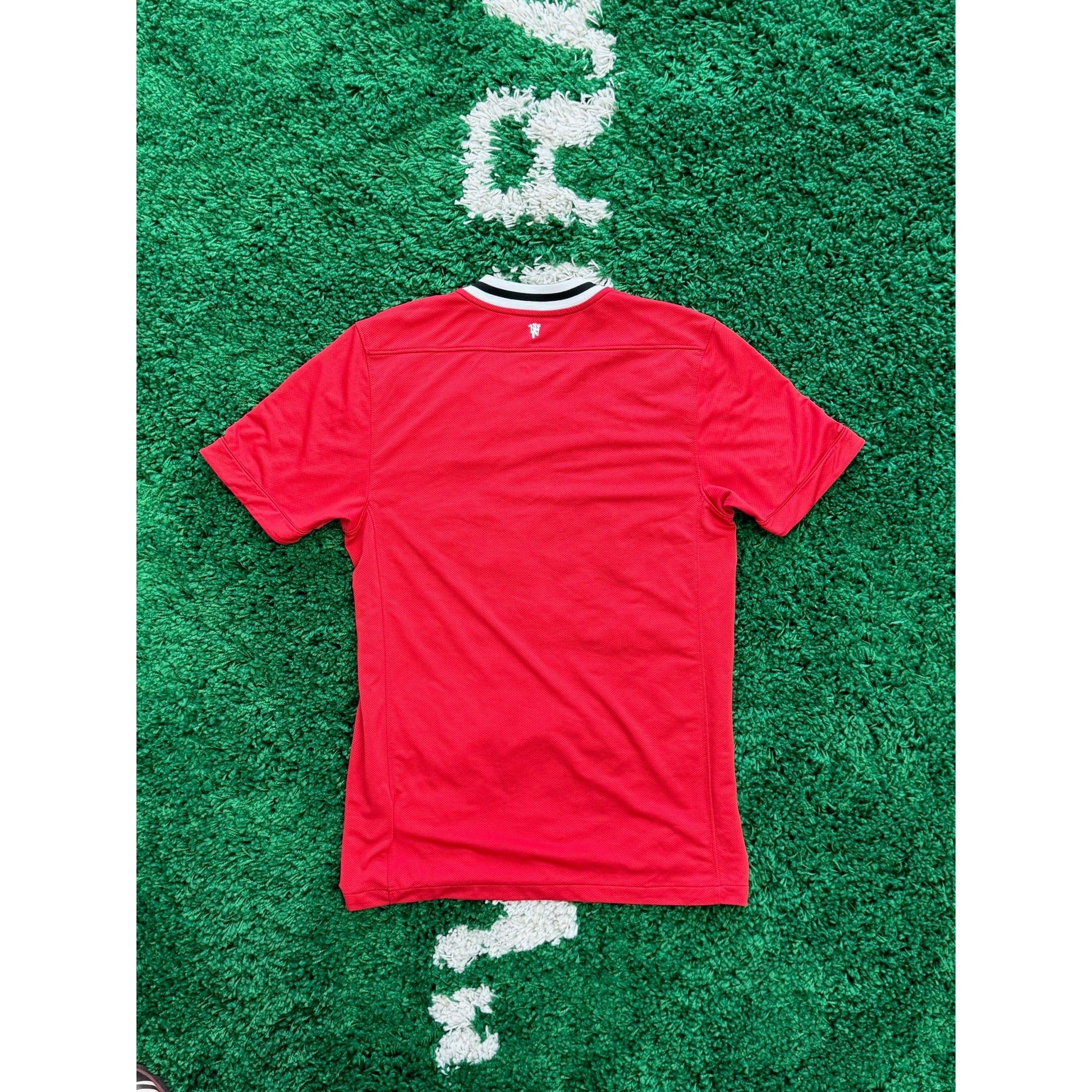 Manchester United Home Shirt 2011-2012 XL by KershKits in Clothing. Available at KershKicks for £40.00. A must-have for fans of KershKits looking to elevate their style with this Kits.