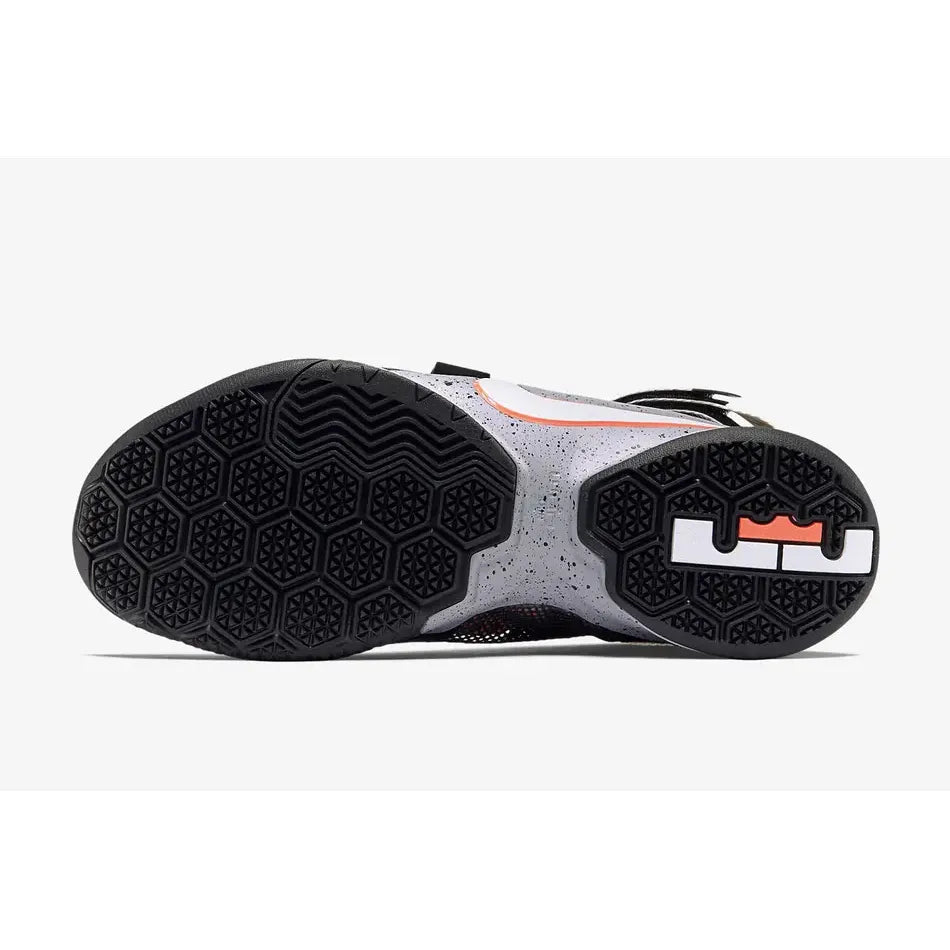 Nike LeBron Solider 9Quai 54