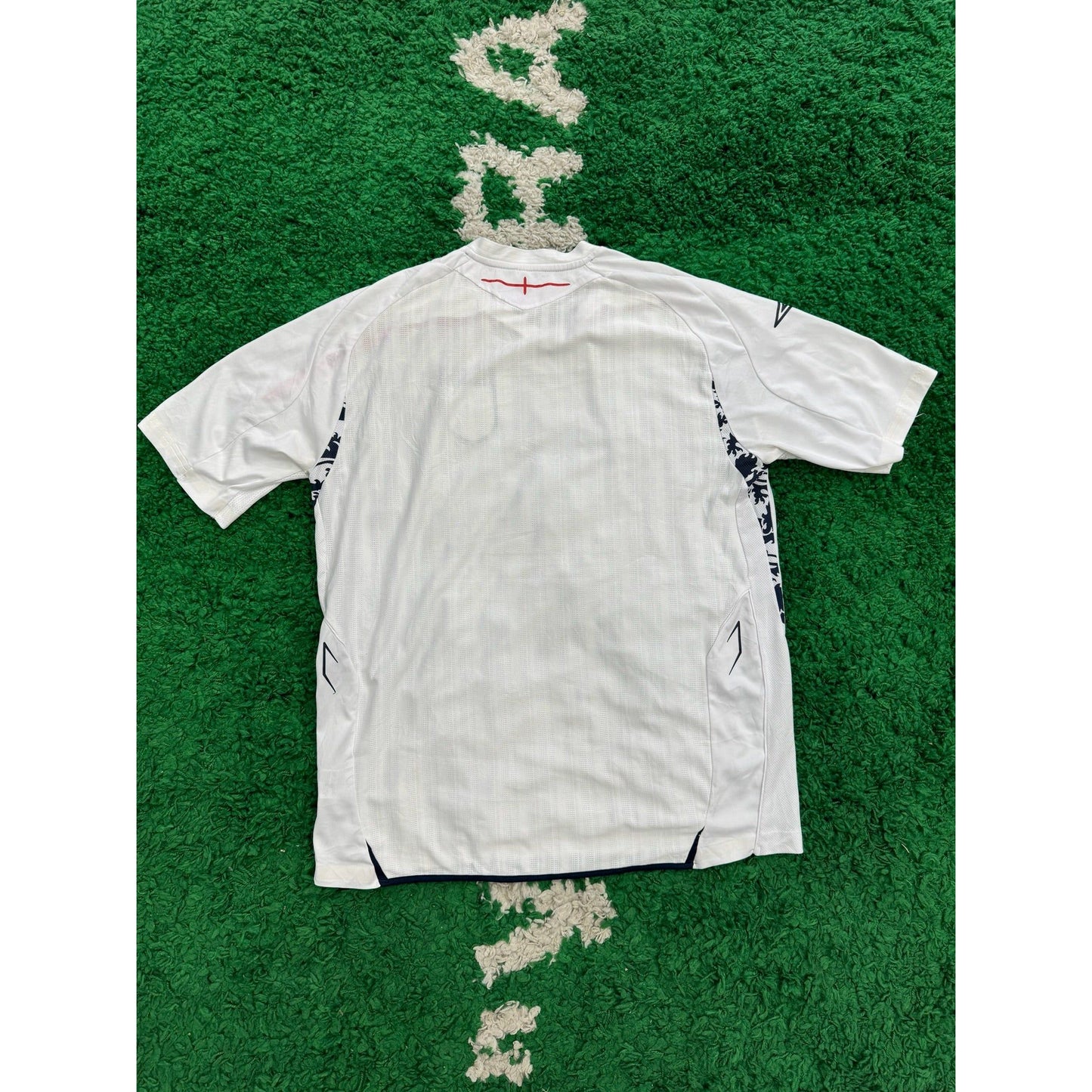 England 2007-2009 Home Shirt XL 8/10 by KershKits in Clothing. Available at KershKicks for £45.00. A must-have for fans of KershKits looking to elevate their style with this Kits.