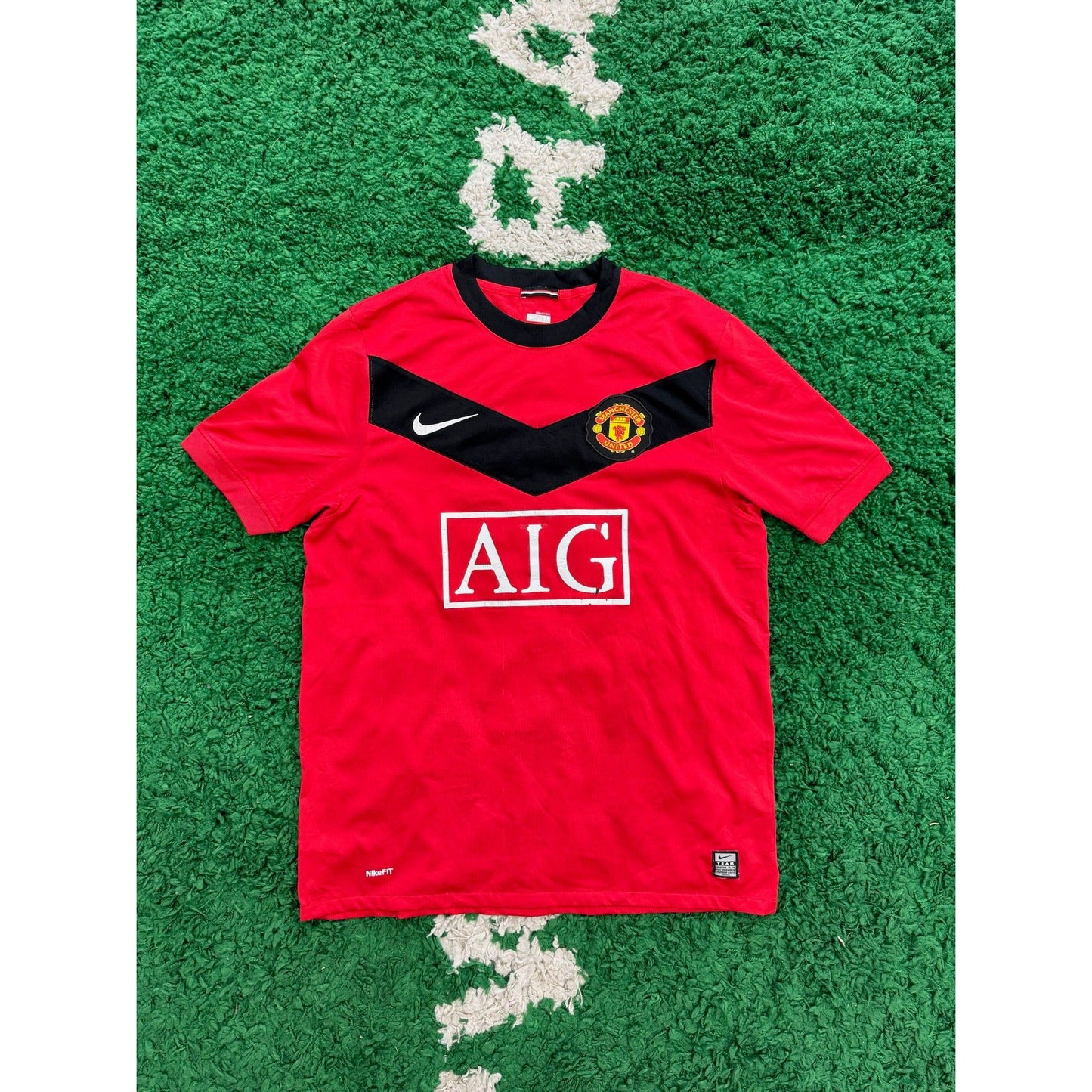 Manchester United Home Shirt 2009-2010 M 7/10 by KershKits in Clothing. Available at KershKicks for £50.00. A must-have for fans of KershKits looking to elevate their style with this Kits.