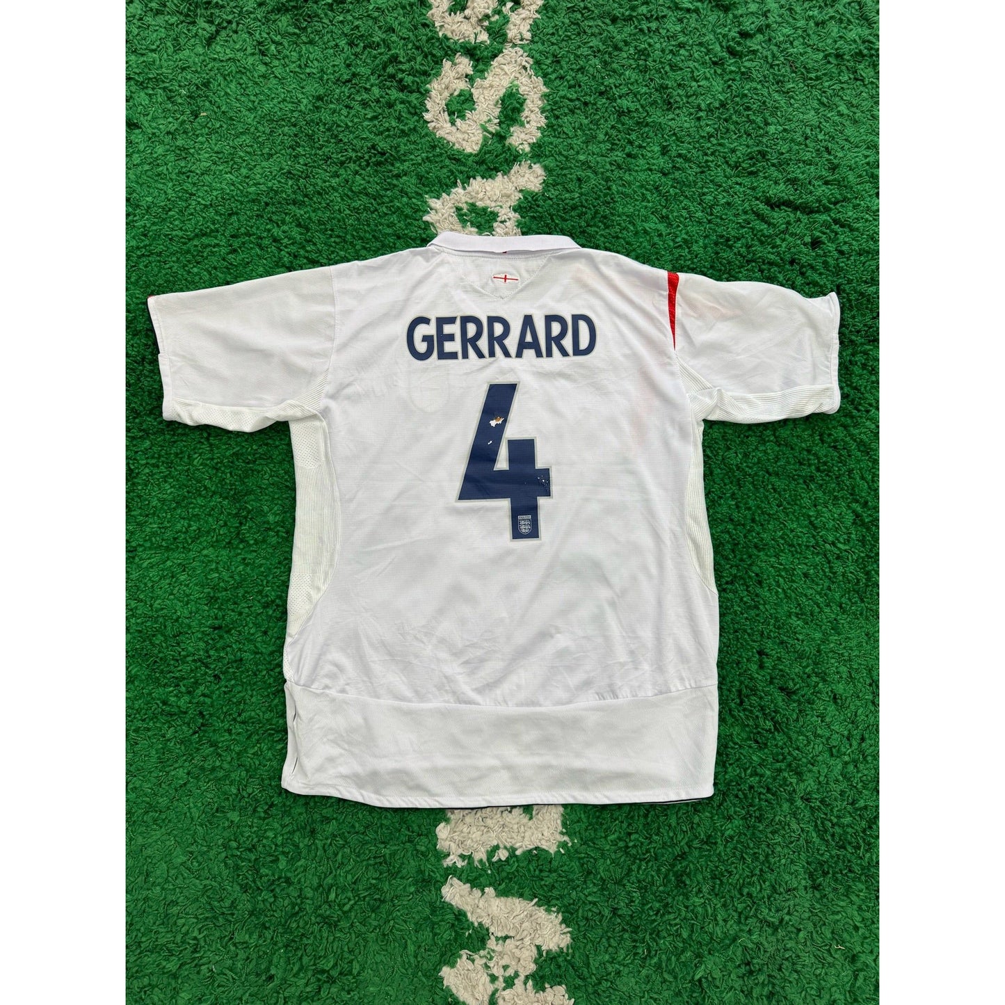 England 2005-2007 Home Shirt XL Gerrard 7/10 by KershKits in Clothing. Available at KershKicks for £55.00. A must-have for fans of KershKits looking to elevate their style with this Kits.