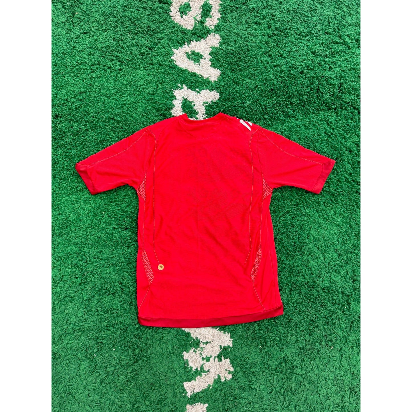 England 2006-2008 Away Shirt S 8/10 by KershKits in Clothing. Available at KershKicks for £45.00. A must-have for fans of KershKits looking to elevate their style with this Kits.