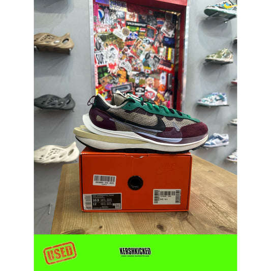 Nike Vaporwaffle sacai Villain Red Neptune Green UK9.5