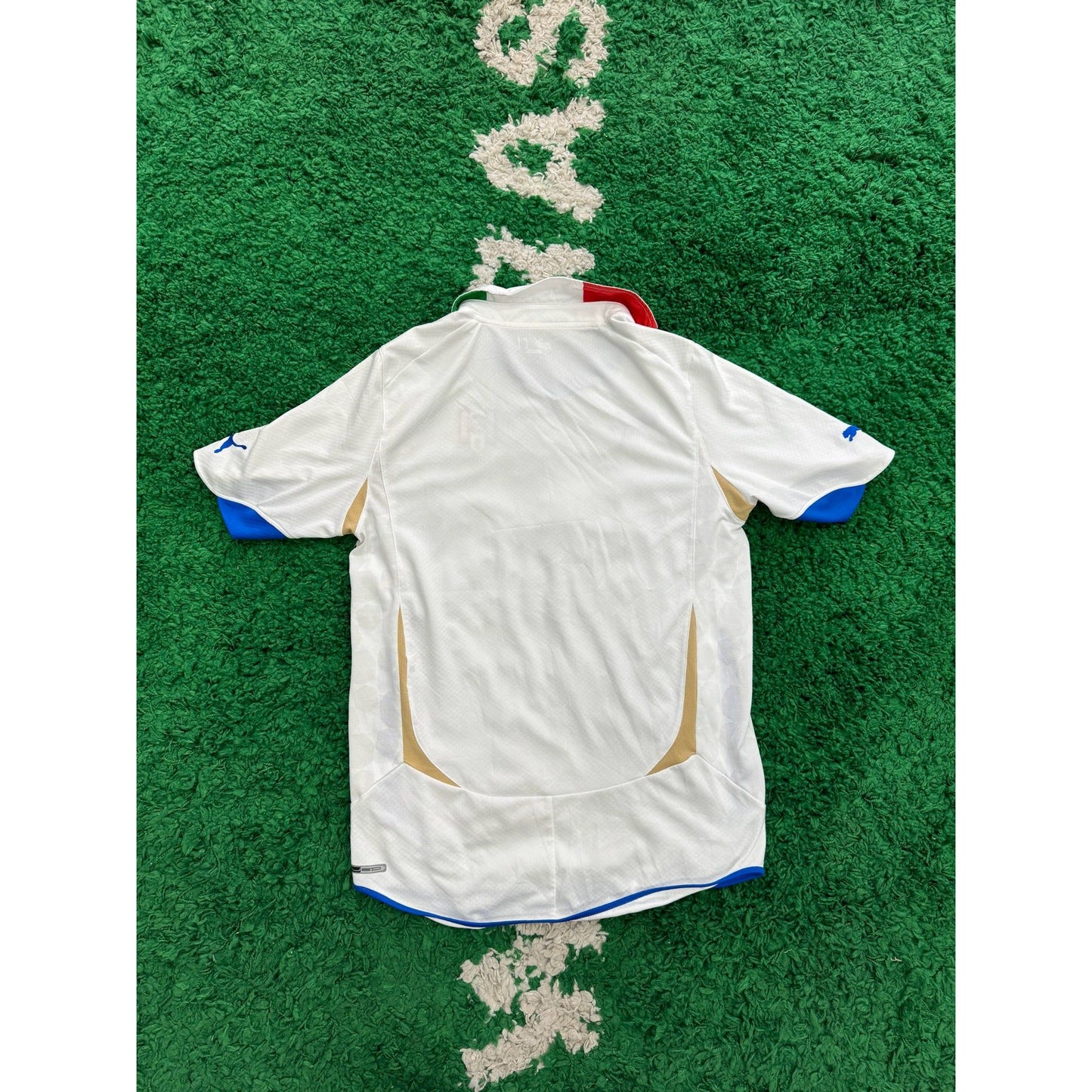 Italy 2010-2011 Away Shirt M 7/10 by KershKits in Clothing. Available at KershKicks for £45.00. A must-have for fans of KershKits looking to elevate their style with this Kits.