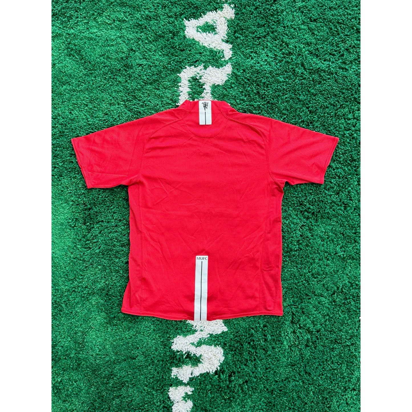 Manchester United Home Champions League Final Shirt 2008 M by KershKits in Clothing. Available at KershKicks for £75.00. A must-have for fans of KershKits looking to elevate their style with this Kits.