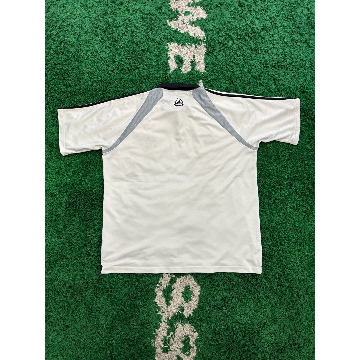 Real Madrid Polo Shirt 2004/05 XXL 7/10 by KershKits in . Available at KershKicks for £48.00. A must-have for fans of KershKits looking to elevate their style with this Kits.