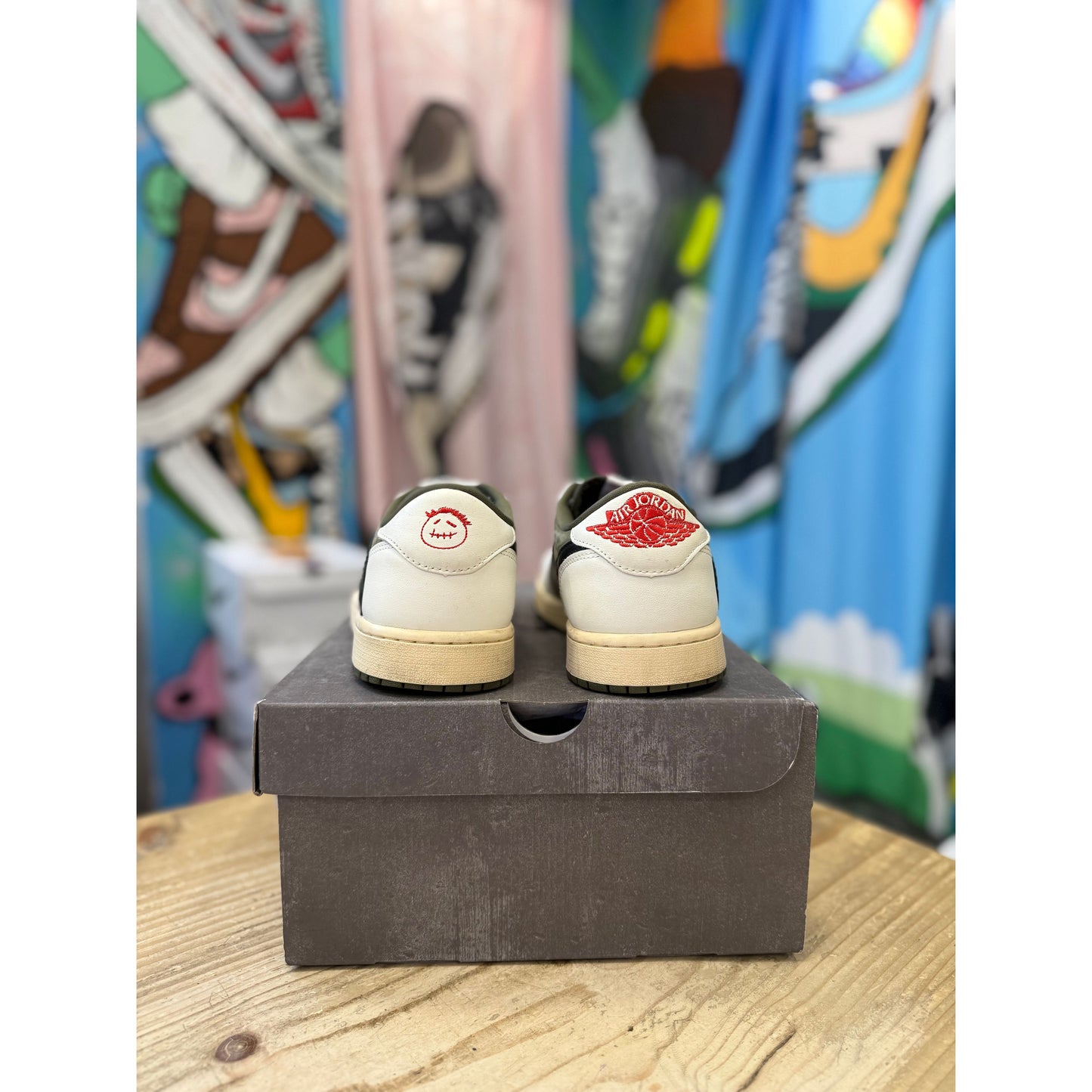 Jordan 1 Travis Scott Medium Olive UK 8.5