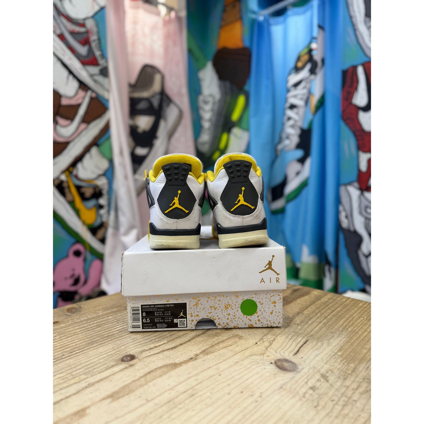 Jordan 4 Vivid Sulpher UK5.5
