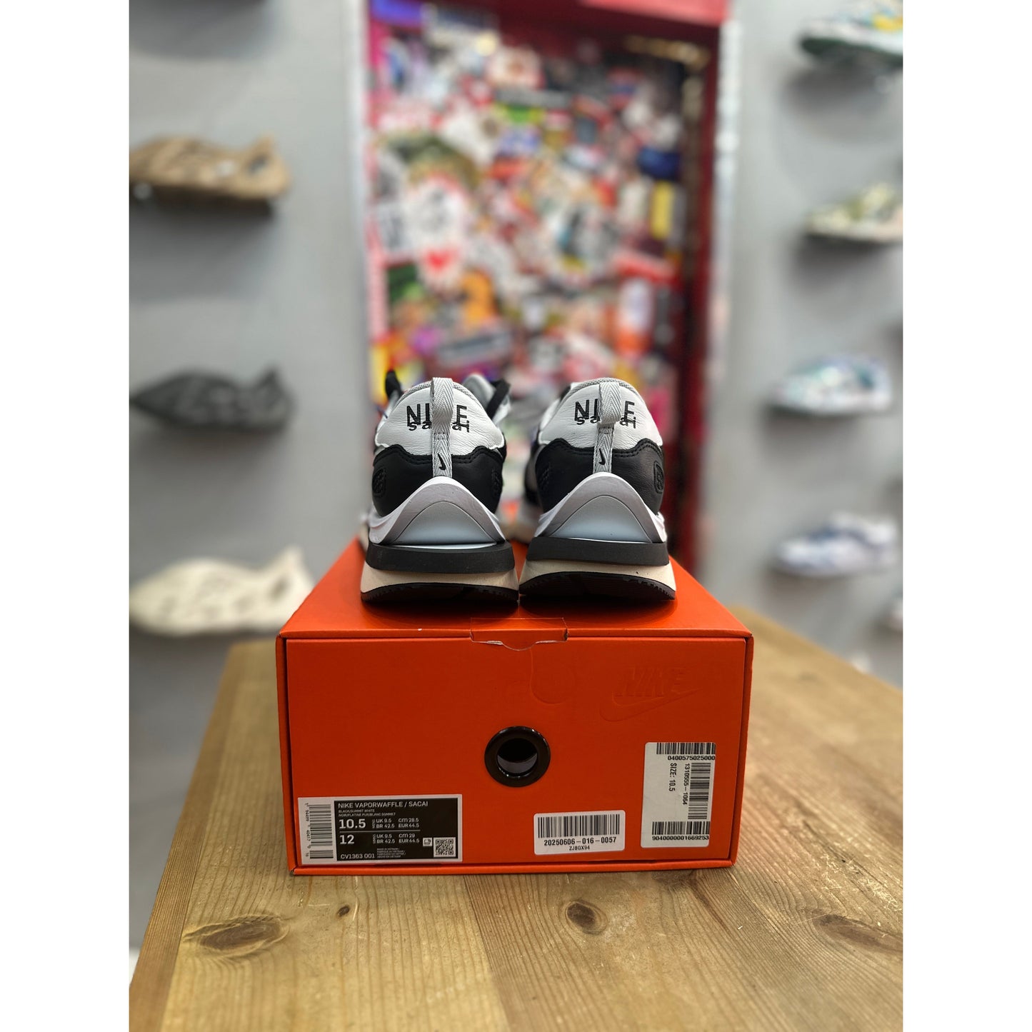 Nike Vaporwaffle sacai Black White UK 9.5.