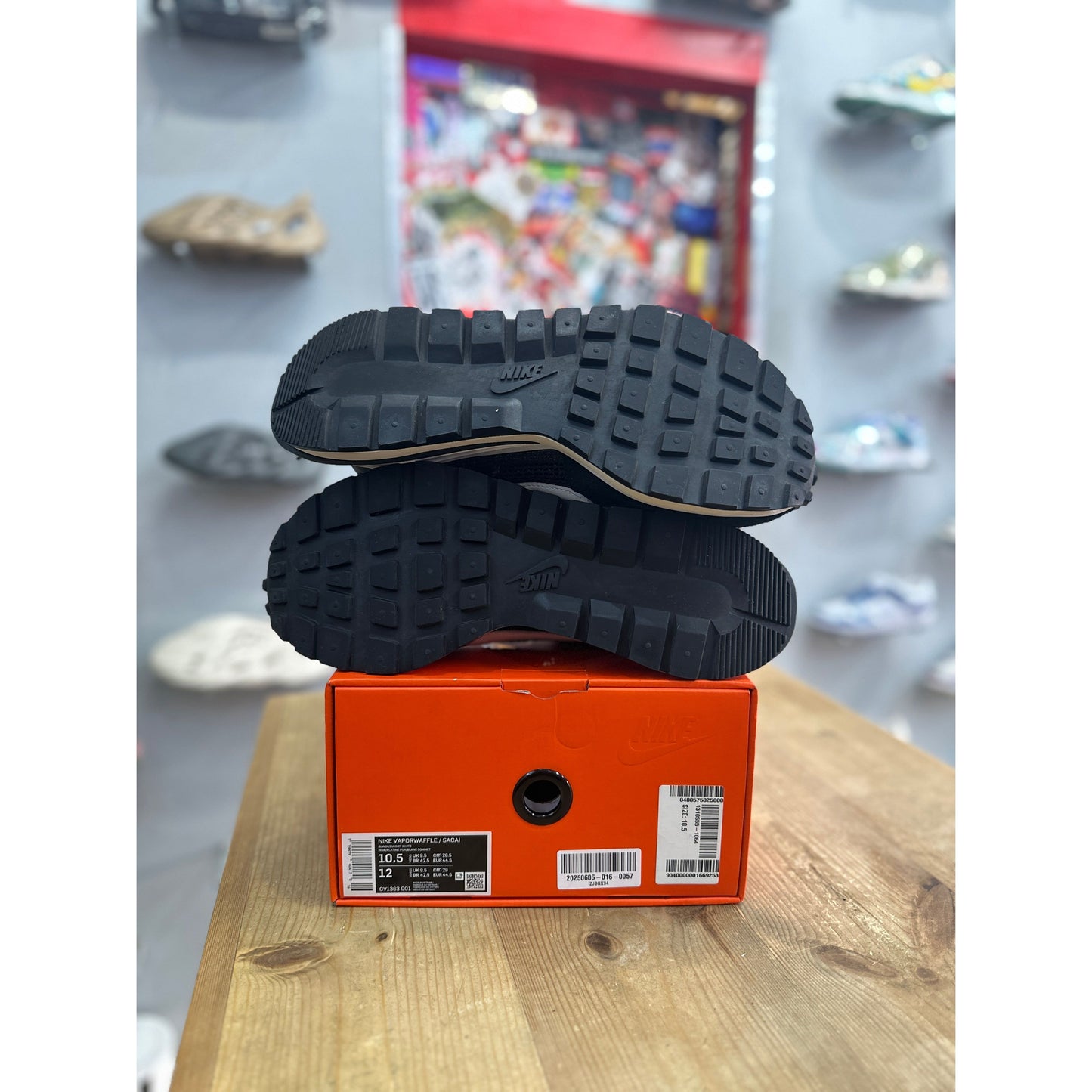 Nike Vaporwaffle sacai Black White UK 9.5.