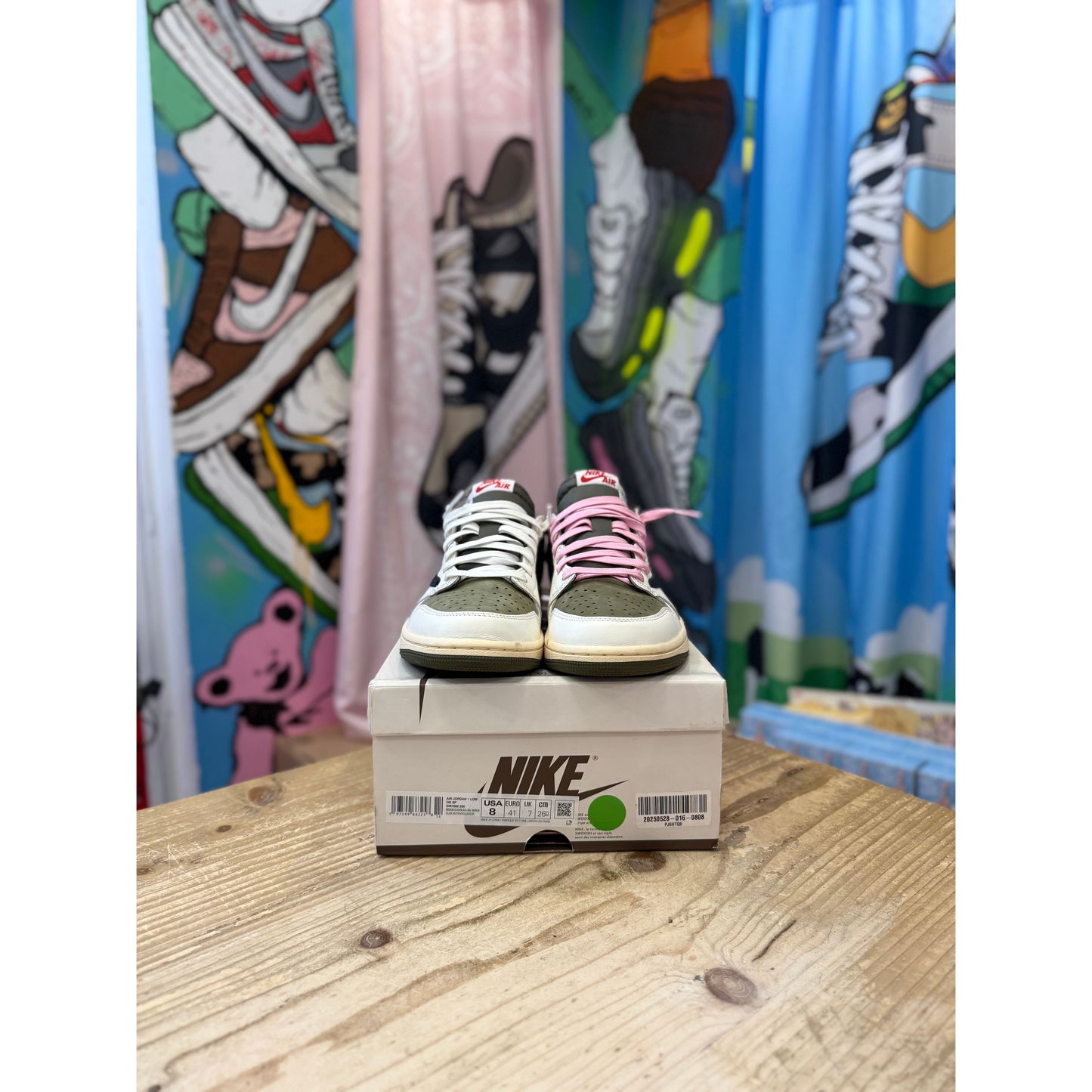 Jordan 1 Low Travis Scott Medium Olive UK 7