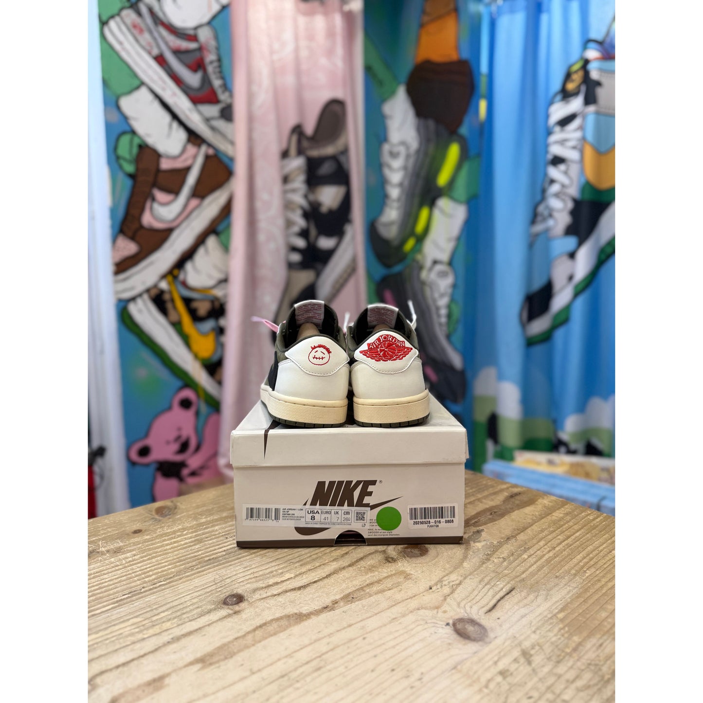 Jordan 1 Low Travis Scott Medium Olive UK 7
