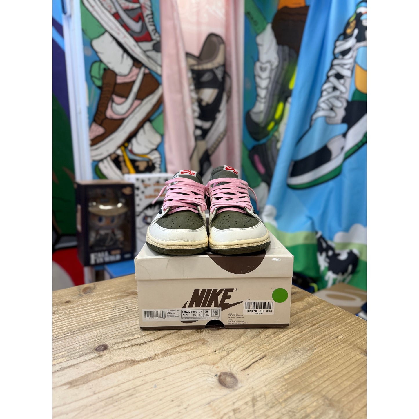 Jordan 1 Low Travis Scott Medium Olive UK10