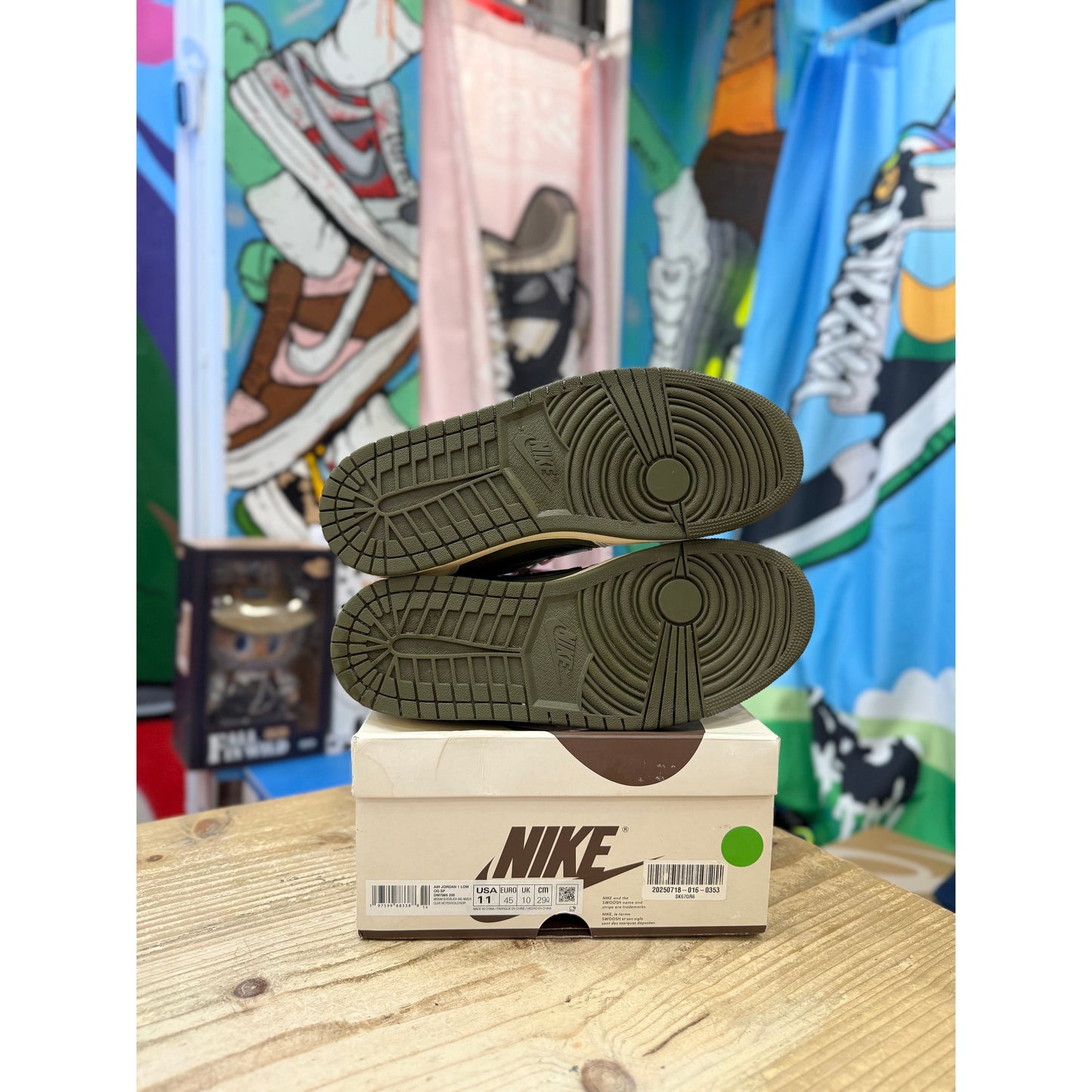 Jordan 1 Low Travis Scott Medium Olive UK10