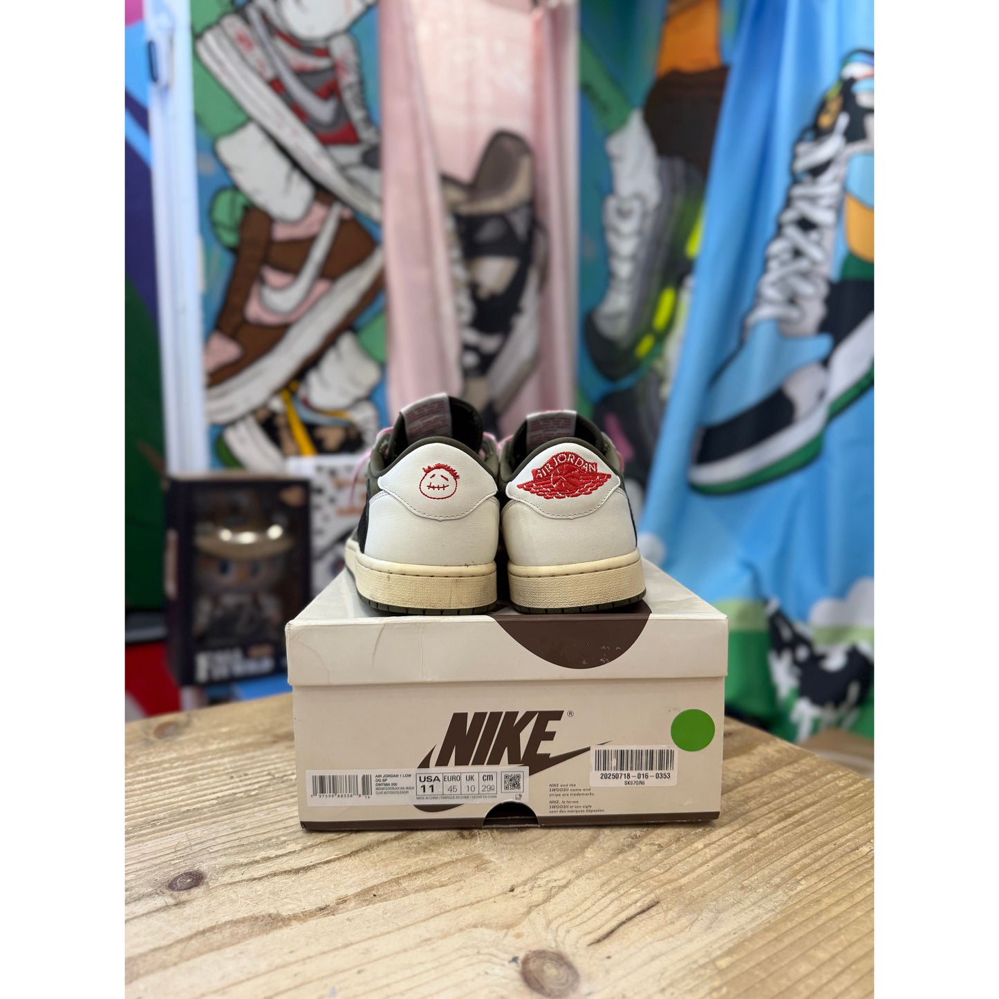 Jordan 1 Low Travis Scott Medium Olive UK10