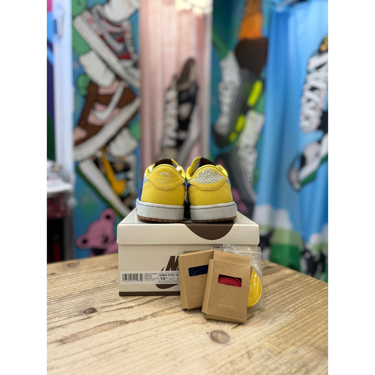 Jordan 1 Low Travis Scott Canary UK8