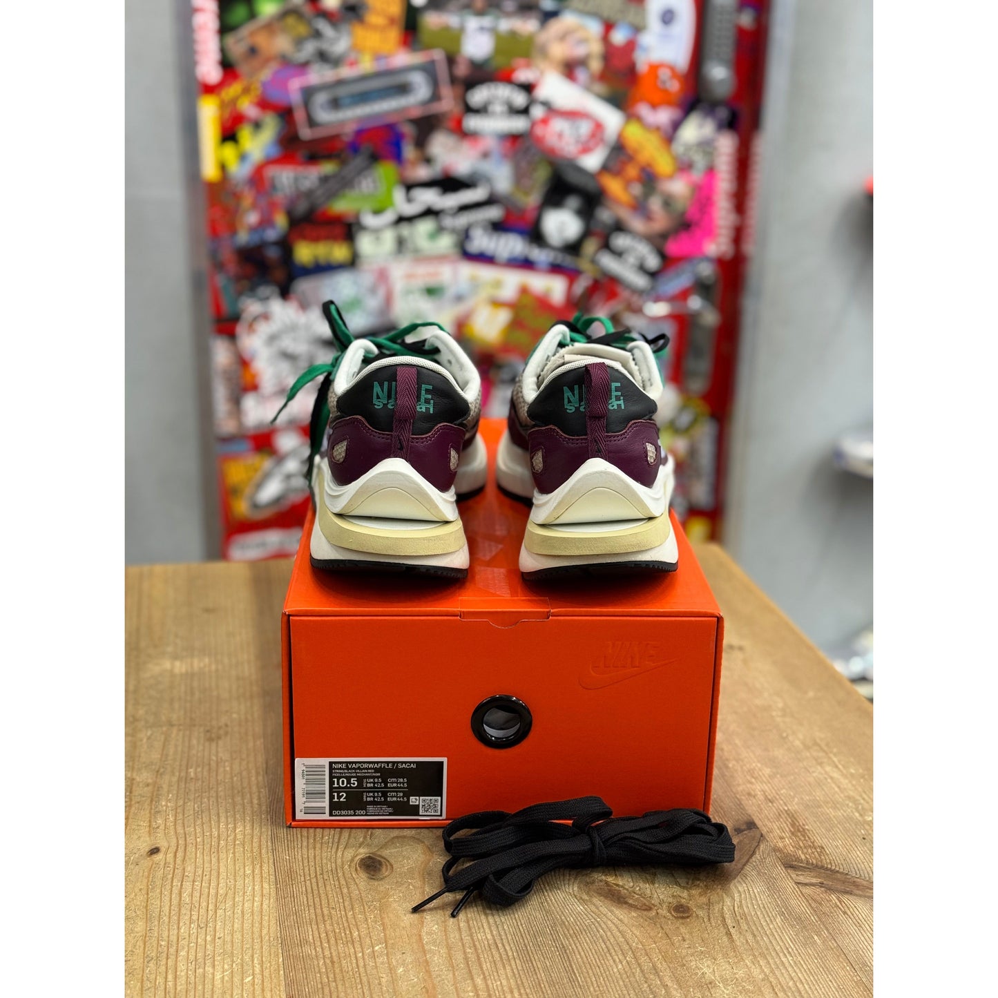 Nike Vaporwaffle sacai Villain Red Neptune Green UK 9.5.