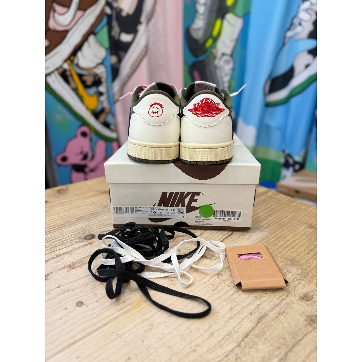 Jordan 1 Travis Scott Medium Olive UK9