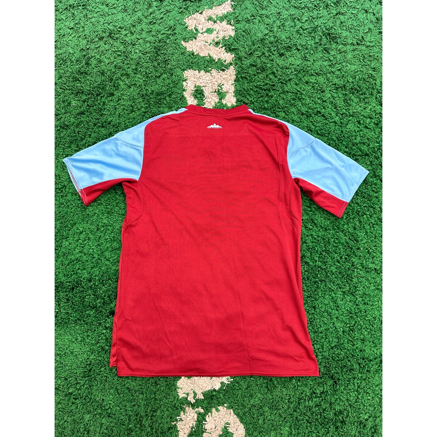 West Ham United Home Jersey 2017/18 XL 9/10 by KershKits in . Available at KershKicks for £50.00. A must-have for fans of KershKits looking to elevate their style with this Kits.