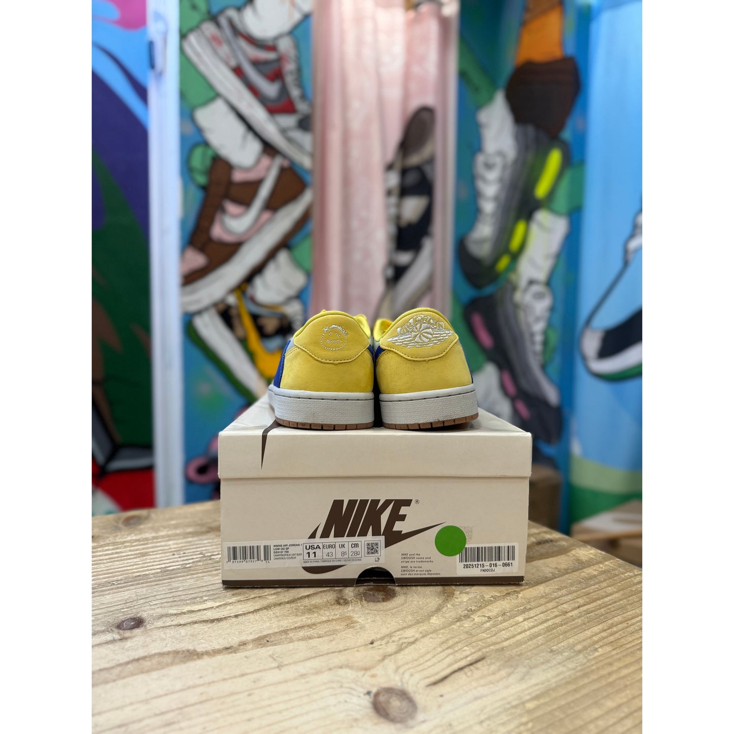 Jordan 1 Low Travis Scott Canary UK 8.5