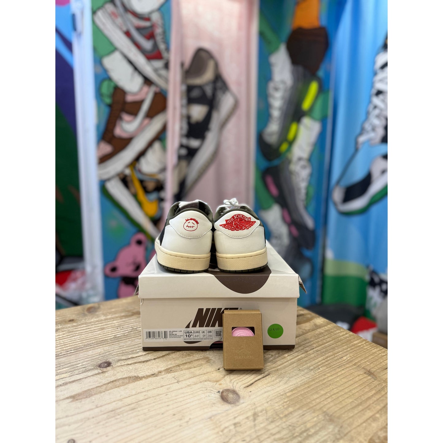 Jordan 1 Low Travis Scott - Medium Olive UK10