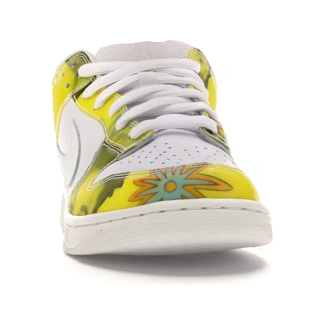 Nike SB Dunk Low De La Soul (2005) by Nike in Shoes. Available at KershKicks for £550.00. A must-have for fans of Nike looking to elevate their style with this Shoes.