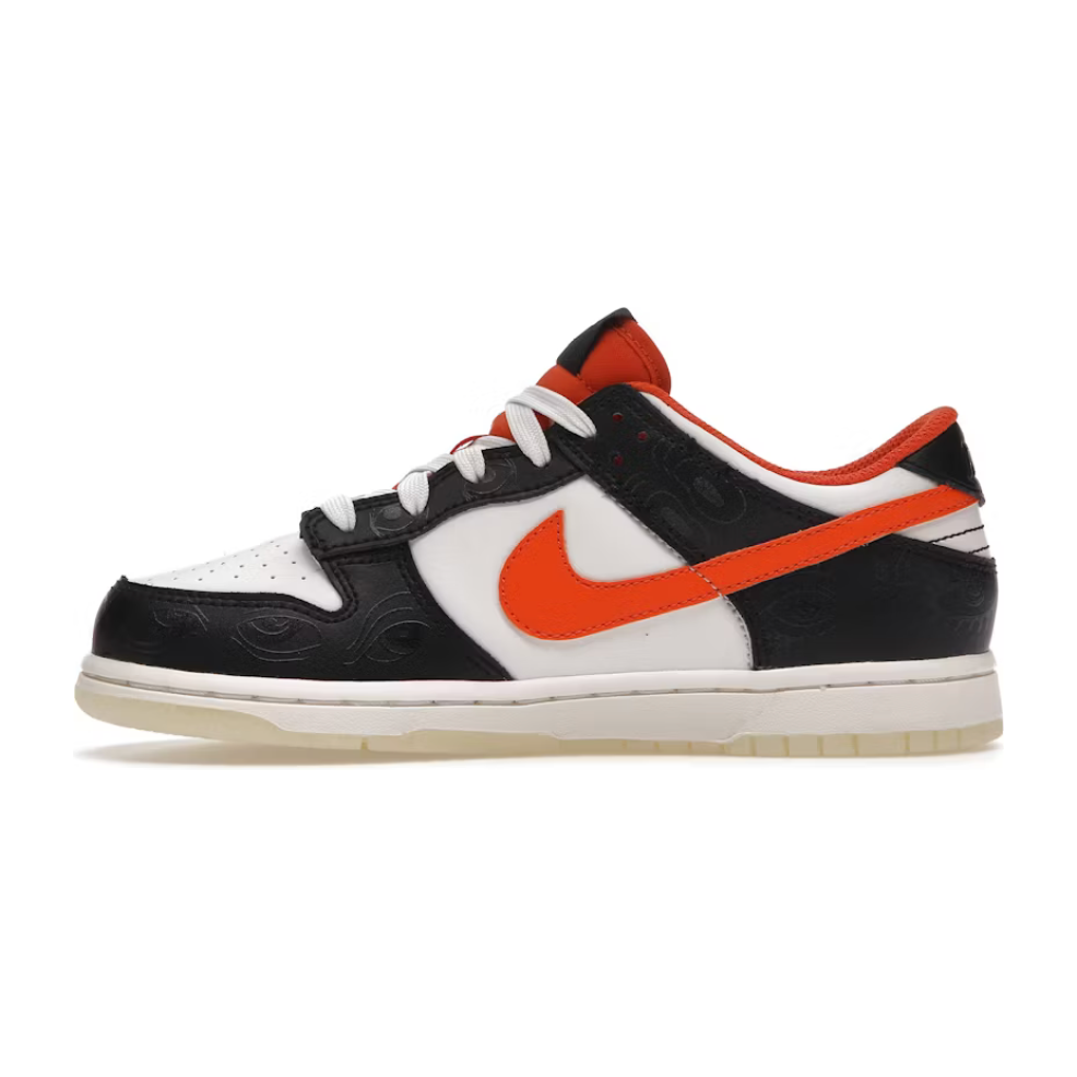 Nike Dunk Low PRM Halloween (2021) (PS) by Nike in Shoes. Available at KershKicks for £80.00. A must-have for fans of Nike looking to elevate their style with this Kids Trainers.