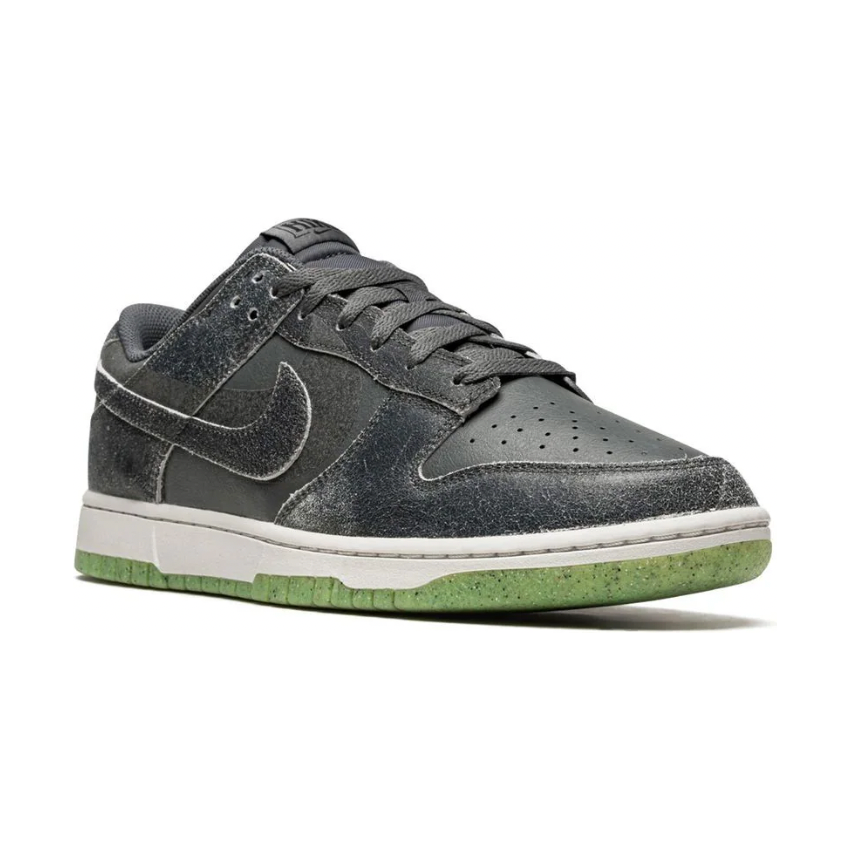 Nike Dunk Low Halloween (2022) (PS) by Nike in Uncategorized. Available at KershKicks for £65.00. A must-have for fans of Nike looking to elevate their style with this Kids Trainers.