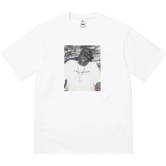 Supreme Jordan Biggie S/S Top White by Supreme in Uncategorized. Available at KershKicks for £95.00. A must-have for fans of Supreme looking to elevate their style with this T-Shirt.