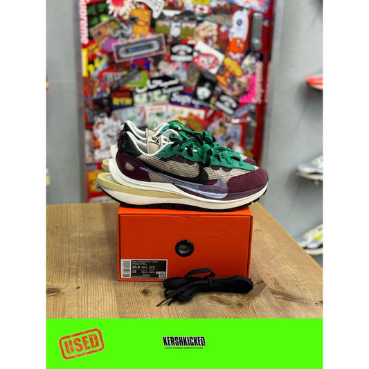 Nike Vaporwaffle sacai Villain Red Neptune Green UK 9.5.