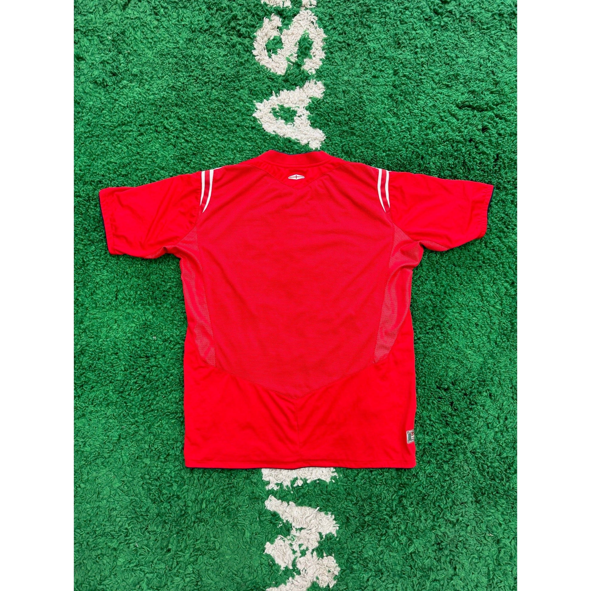 England 2004-2006 Away Shirt L 8/10 by KershKits in Clothing. Available at KershKicks for £45.00. A must-have for fans of KershKits looking to elevate their style with this Kits.