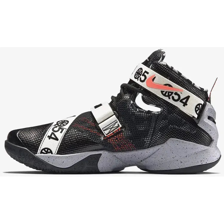 Nike LeBron Solider 9Quai 54