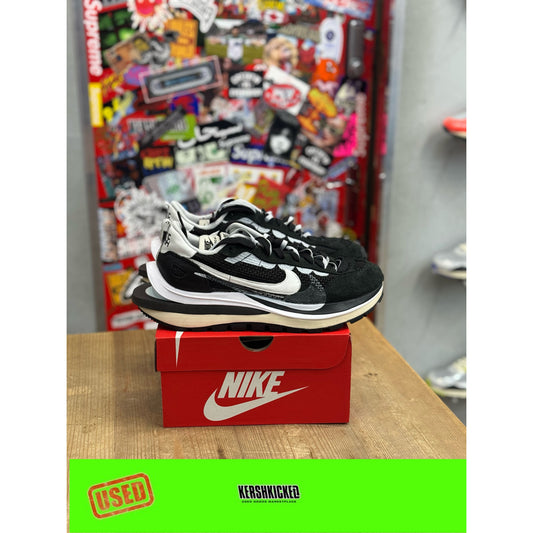 Nike Vaporwaffle sacai Black White UK 8