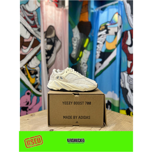 Yeezy 700 Analog UK5