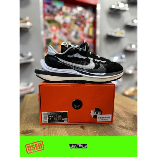 Nike Vaporwaffle sacai Black White UK 9.5