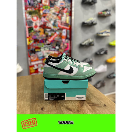 Nike SB Dunk Low Sea Crystal UK 10 by Nike in Shoes. Available at KershKicks for £180.00. A must-have for fans of Nike looking to elevate their style with this Kershkicked.