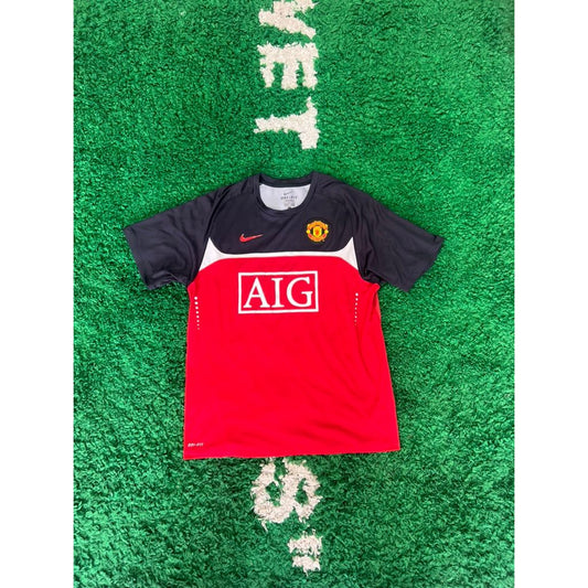 MANCHESTER UNITED 2009/10 Nike Training Shirt Top L by KershKits in Clothing. Available at KershKicks for £40.00. A must-have for fans of KershKits looking to elevate their style with this Kits.