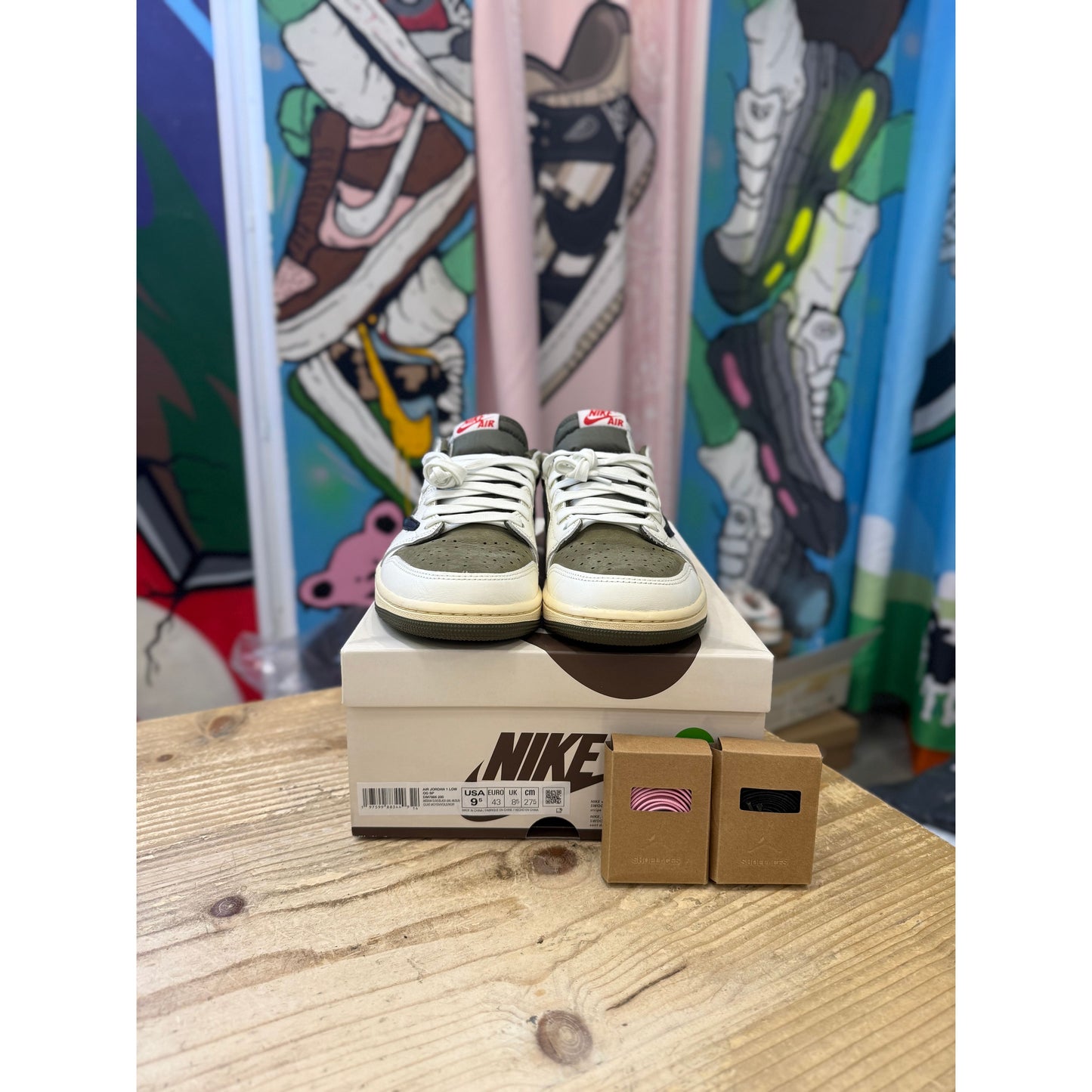 Jordan 1 Low Travis Scott Medium Olive UK 8.5