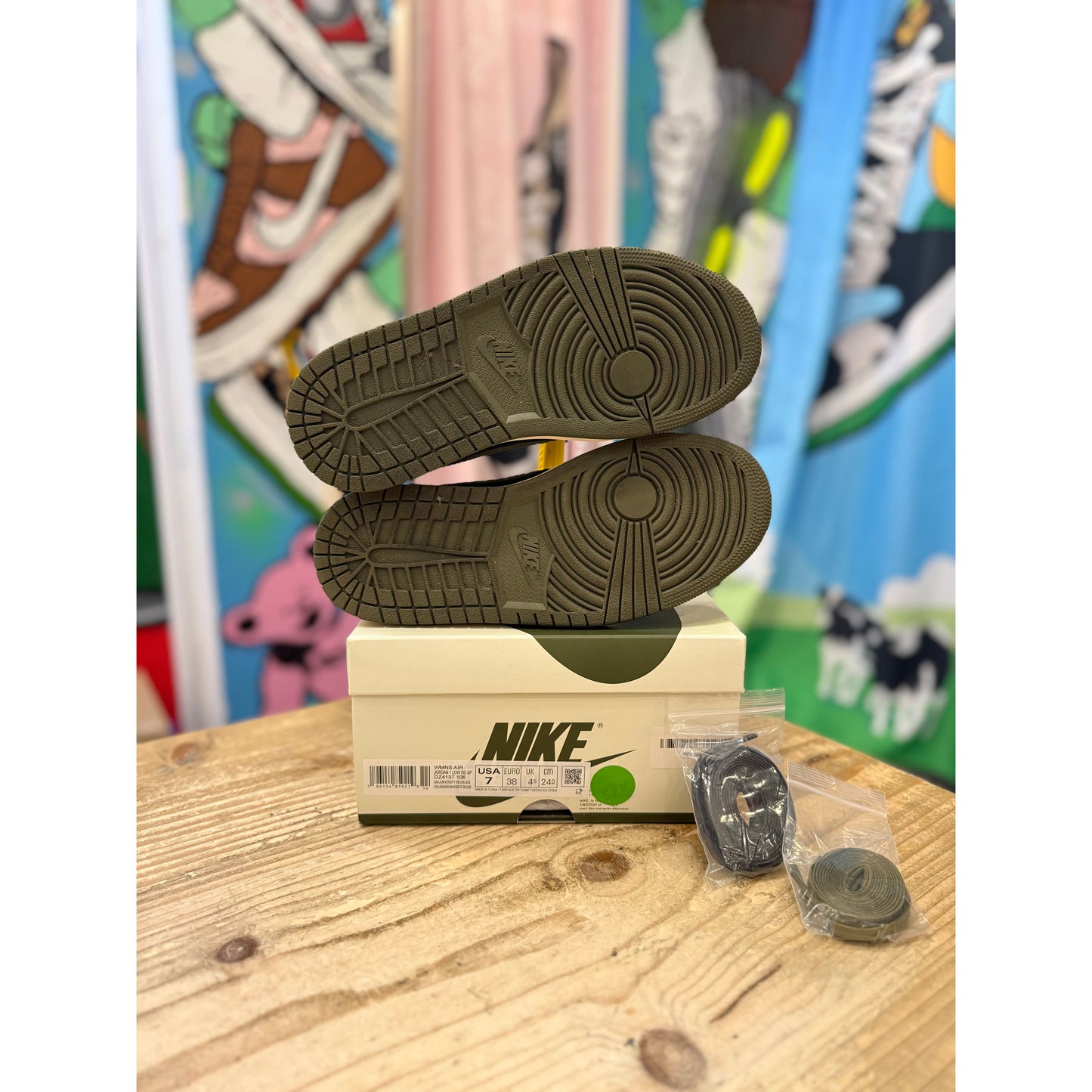 Jordan 1 Low Travis Scott Olive UK 4.5