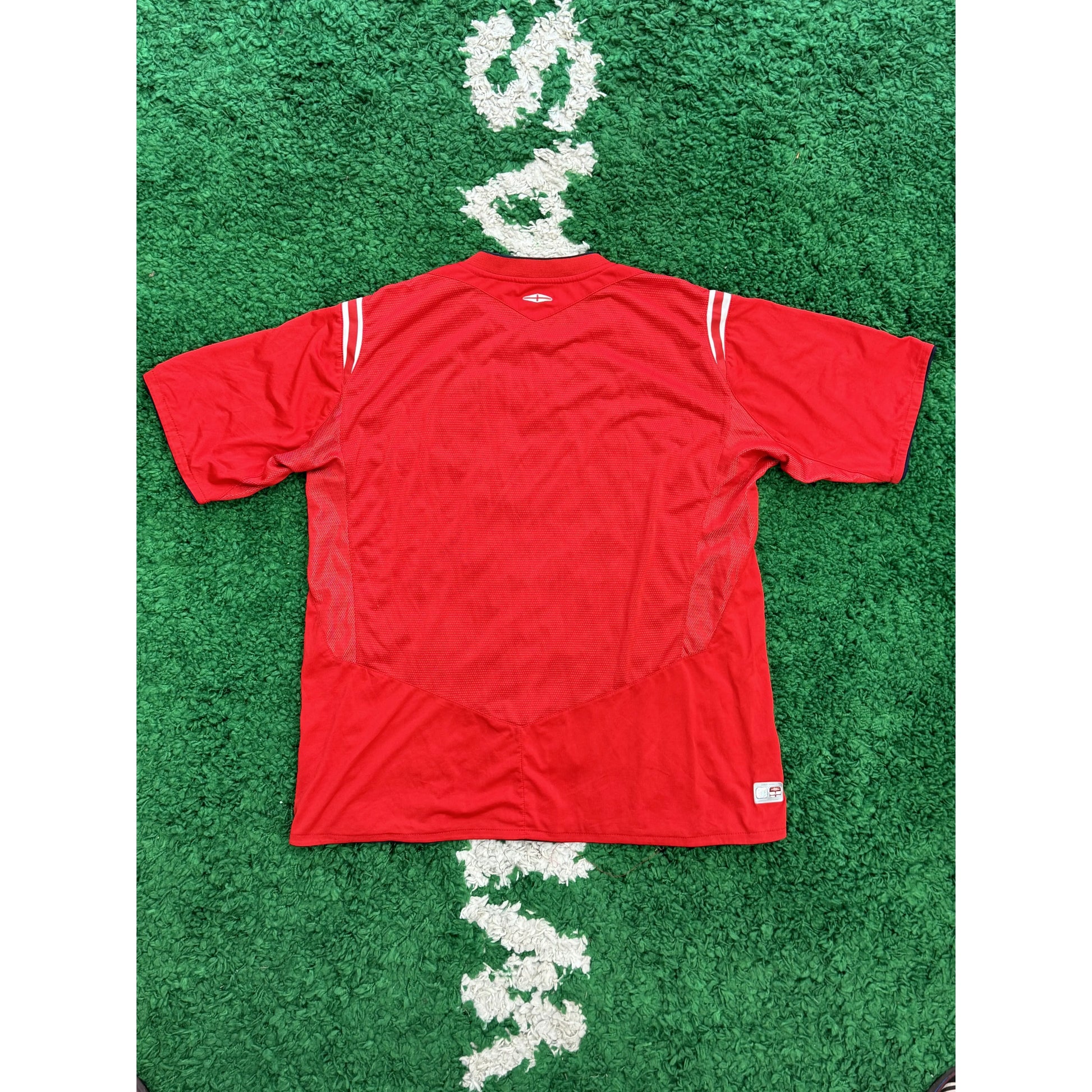 ENGLAND AWAY SHIRT 2004-2006 XXL by KershKits in Clothing. Available at KershKicks for £30.00. A must-have for fans of KershKits looking to elevate their style with this Kits.