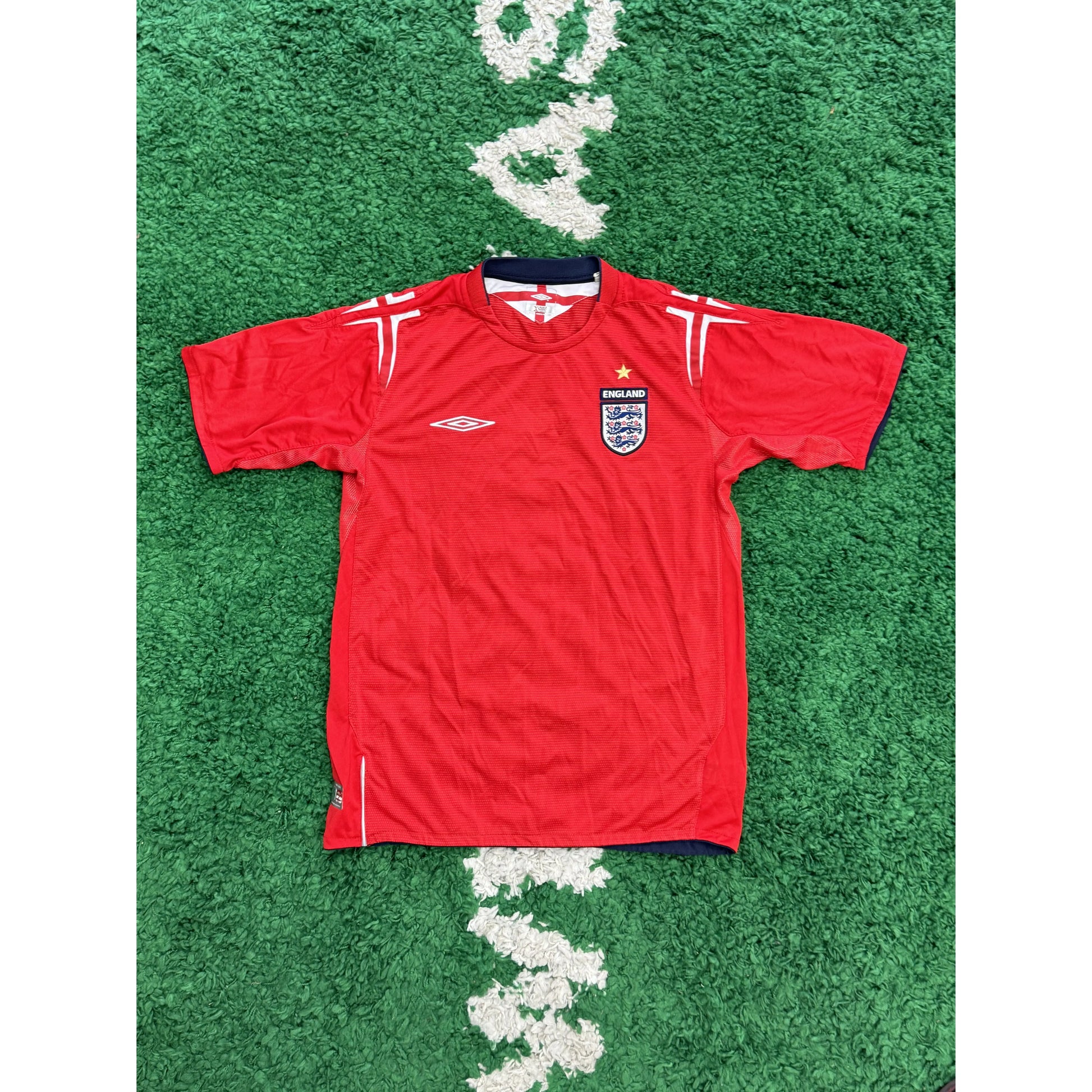 ENGLAND AWAY SHIRT 2004-2006 M by KershKits in Clothing. Available at KershKicks for £30.00. A must-have for fans of KershKits looking to elevate their style with this Kits.