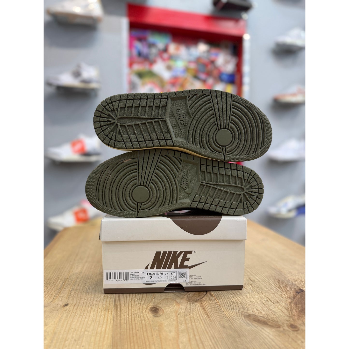 Jordan 1 Retro Low OG SP Travis Scott Medium Olive UK 6 (EU 40)