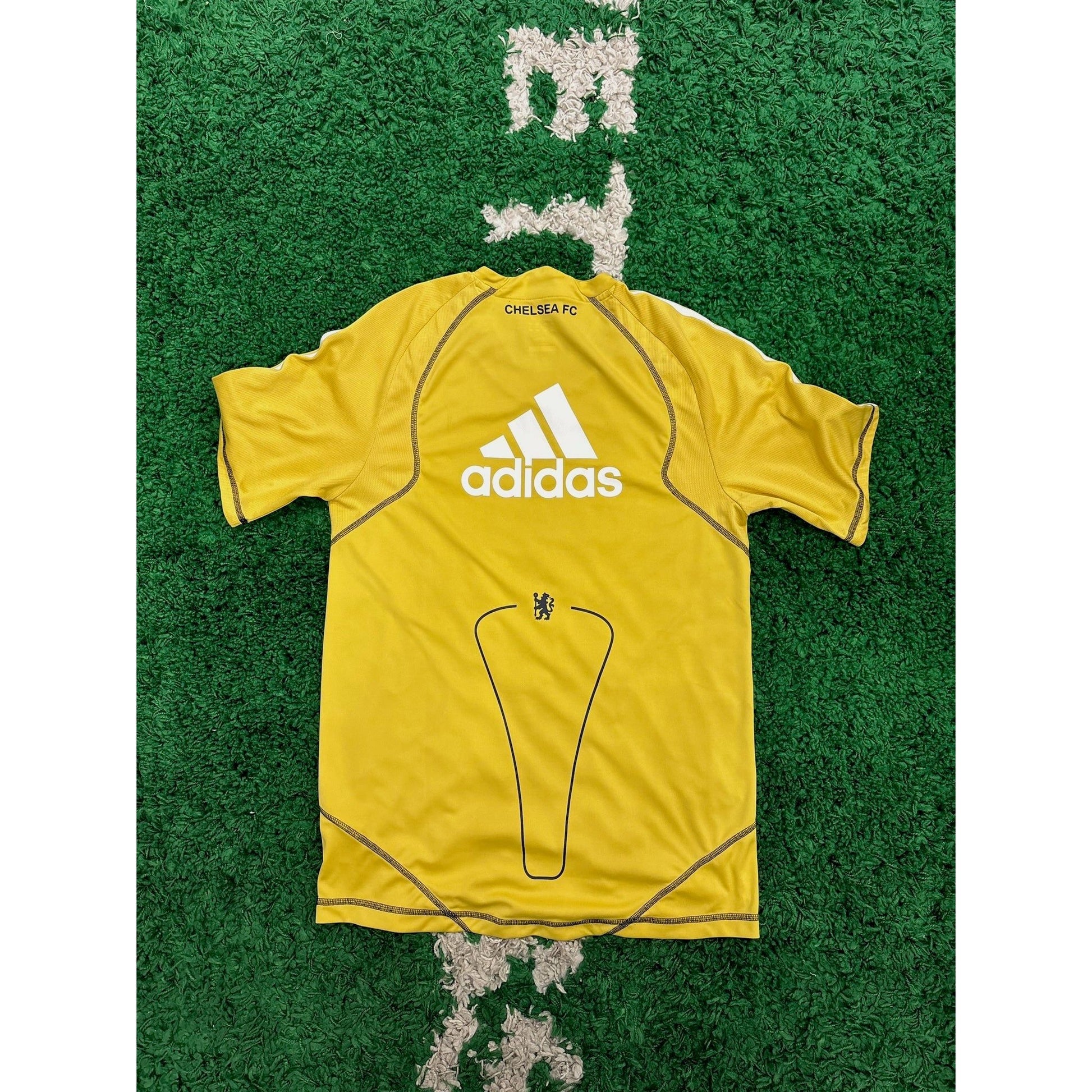 Chelsea Training Shirt 2010/11 L 8/10 by KershKits in . Available at KershKicks for £45.00. A must-have for fans of KershKits looking to elevate their style with this Kits.