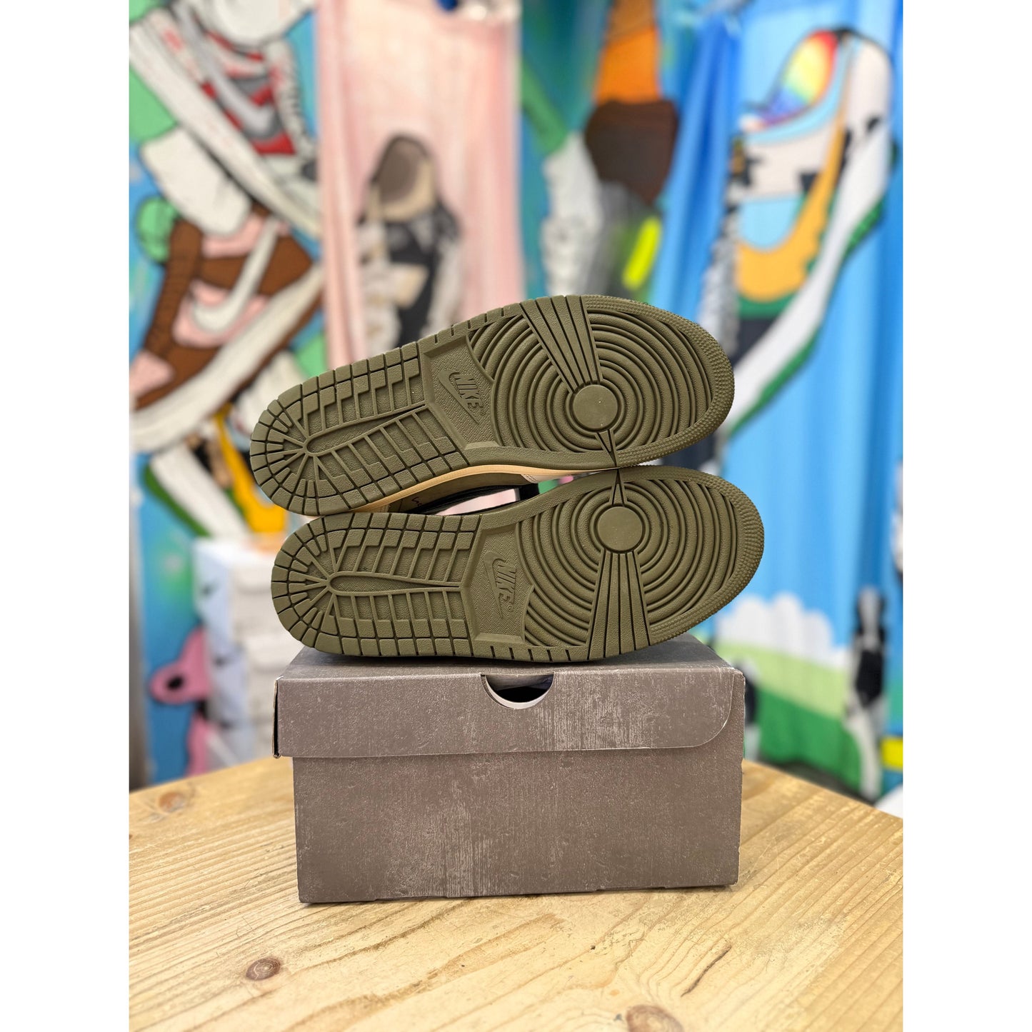 Jordan 1 Travis Scott Medium Olive UK 8.5