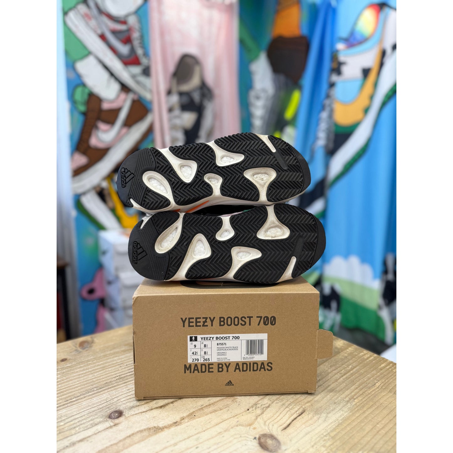 Yeezy 700 Waverunner UK 8.5.