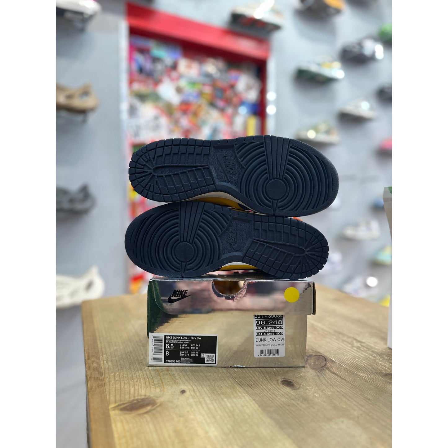 Nike Dunk Low Off-White University Gold UK 6 (EU 39)