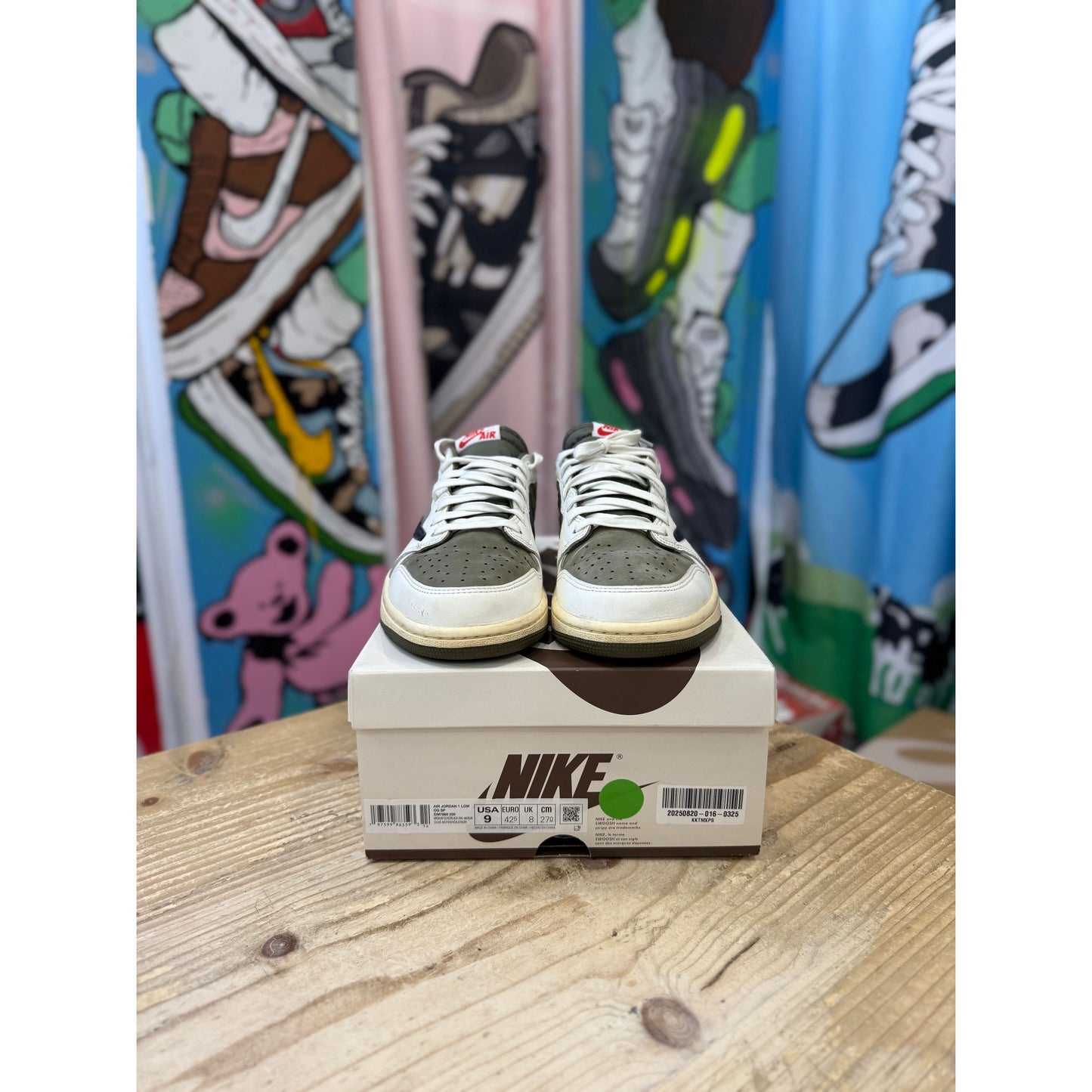 Jordan 1 Low Travis Scott Medium Olive UK 8