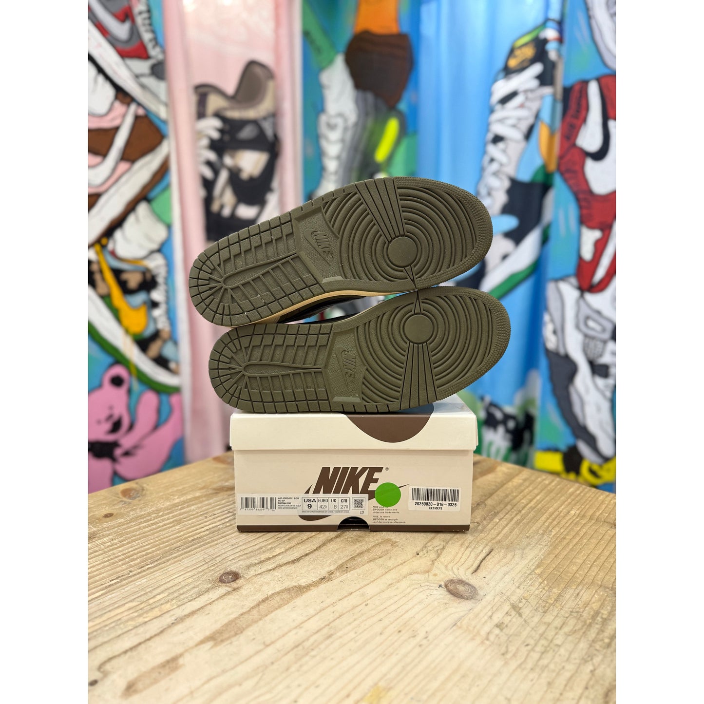 Jordan 1 Low Travis Scott Medium Olive UK 8
