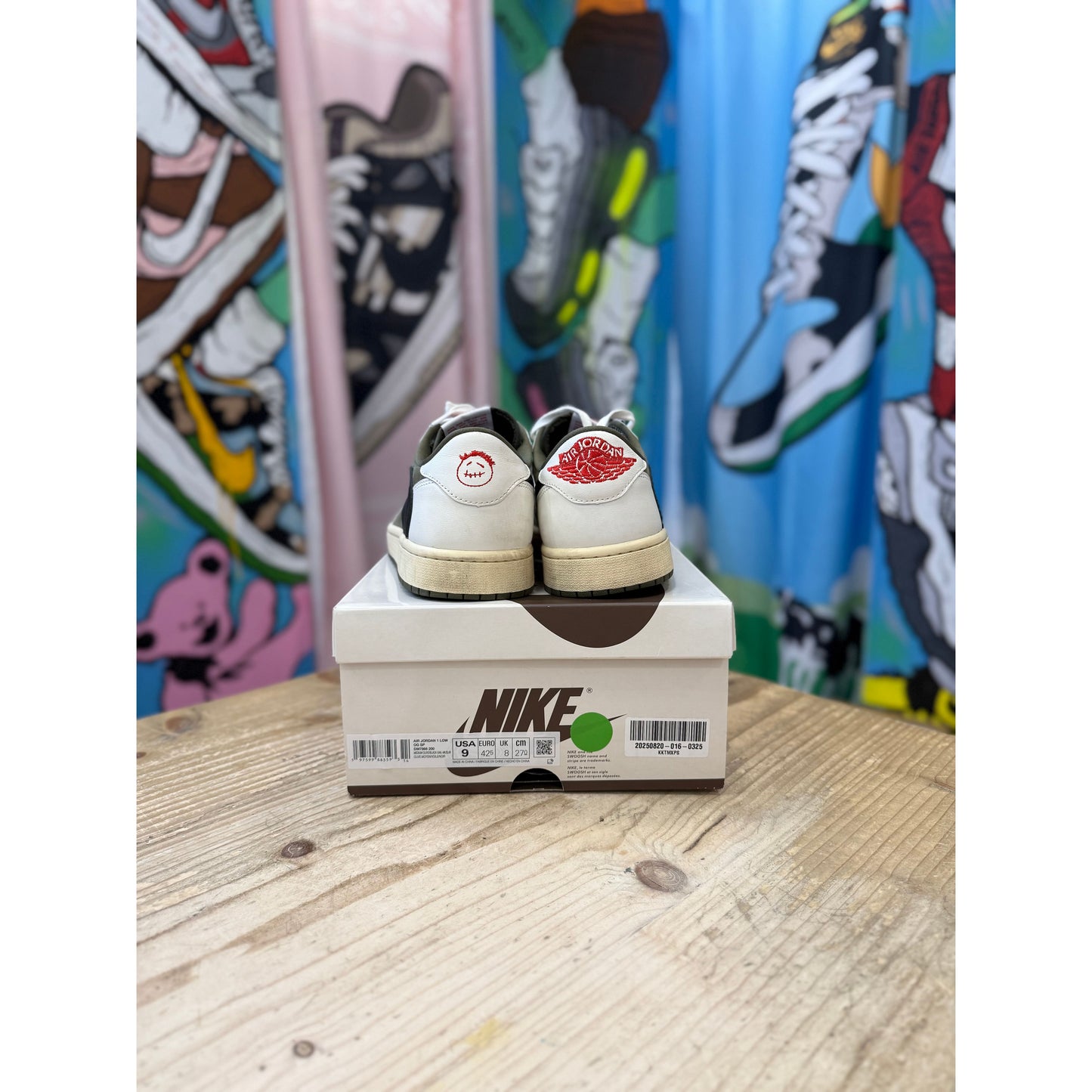 Jordan 1 Low Travis Scott Medium Olive UK 8