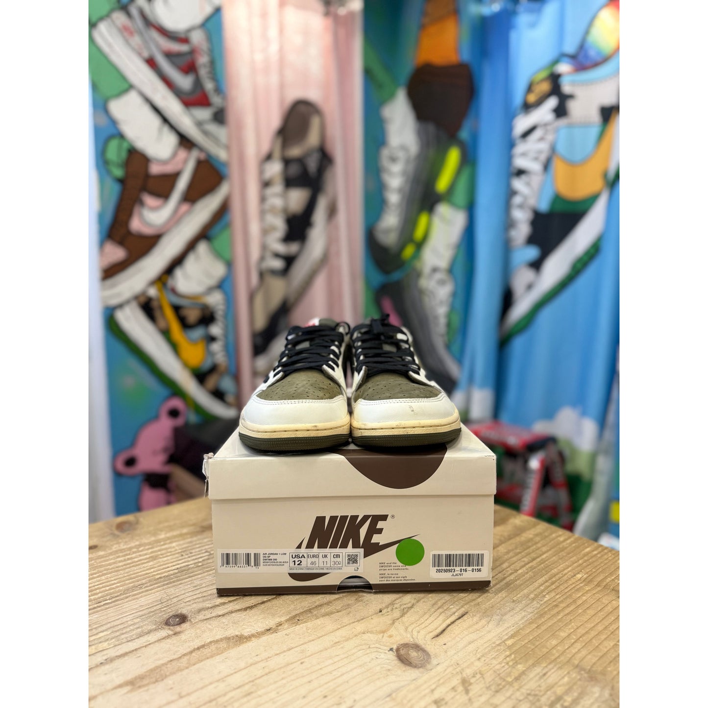 Jordan 1 Low Travis Scott Medium Olive UK 11
